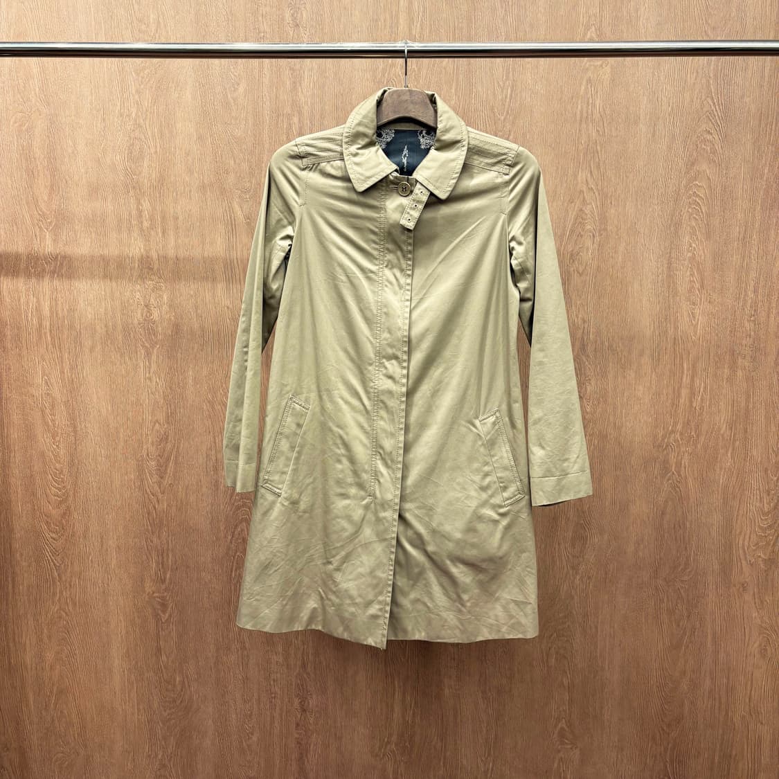 쟈딕 앤 볼테르 싱글 코트 히든 버튼 플래킷 스탠드 칼라 디테일 베이지 상품이미지2