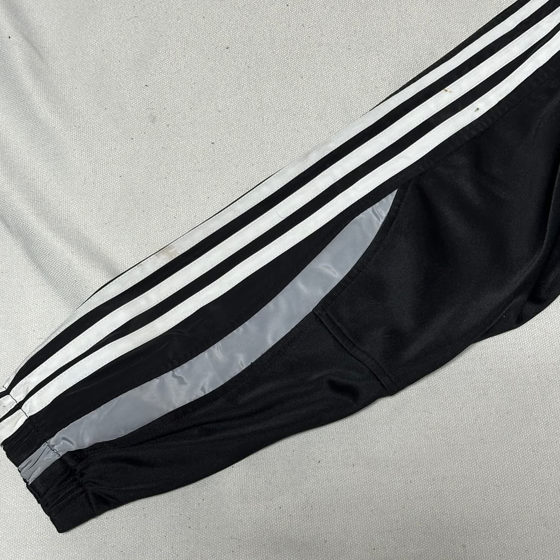 95 아디다스 레알마드리드 블랙 자켓 상품이미지6