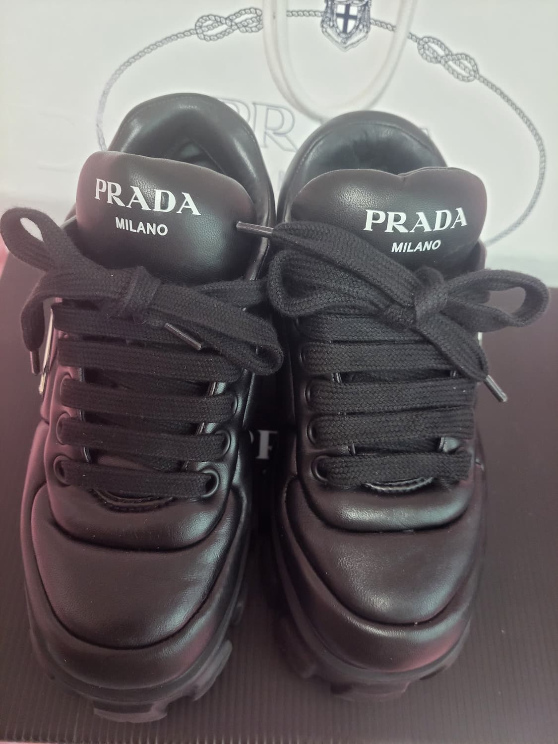 정품)급처3번신고명품세탁완료!프라다 삼각로고 나파 패딩 가죽스니커즈운동화 상품이미지6