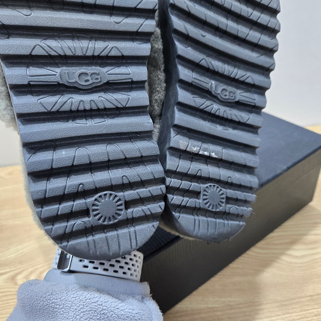 240 어그 UGG 슈퍼 플러프 퍼슬리퍼 그레이 상품이미지8