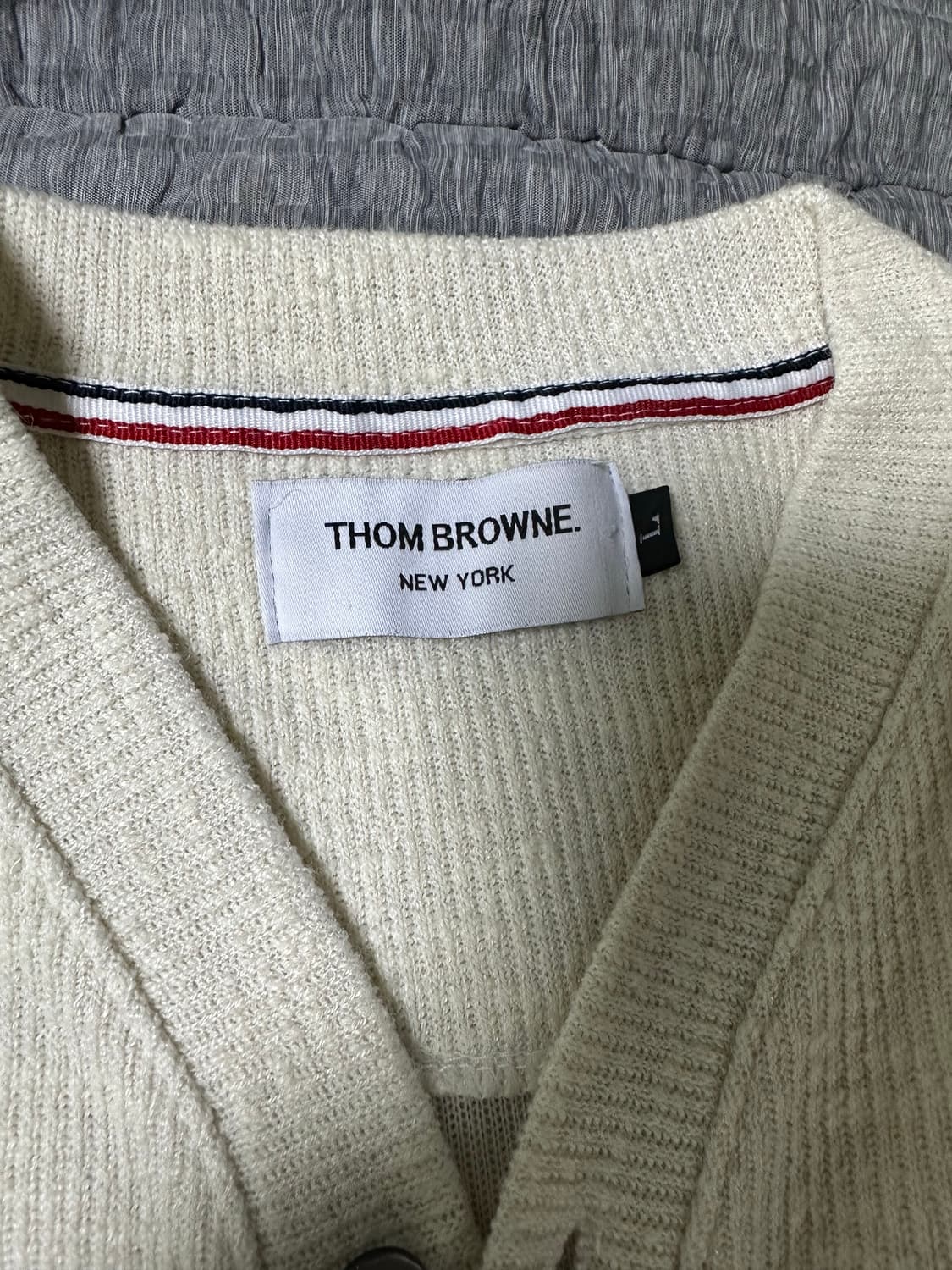 톰브라운 아이보리 삼선 완장 가디건 상품이미지5