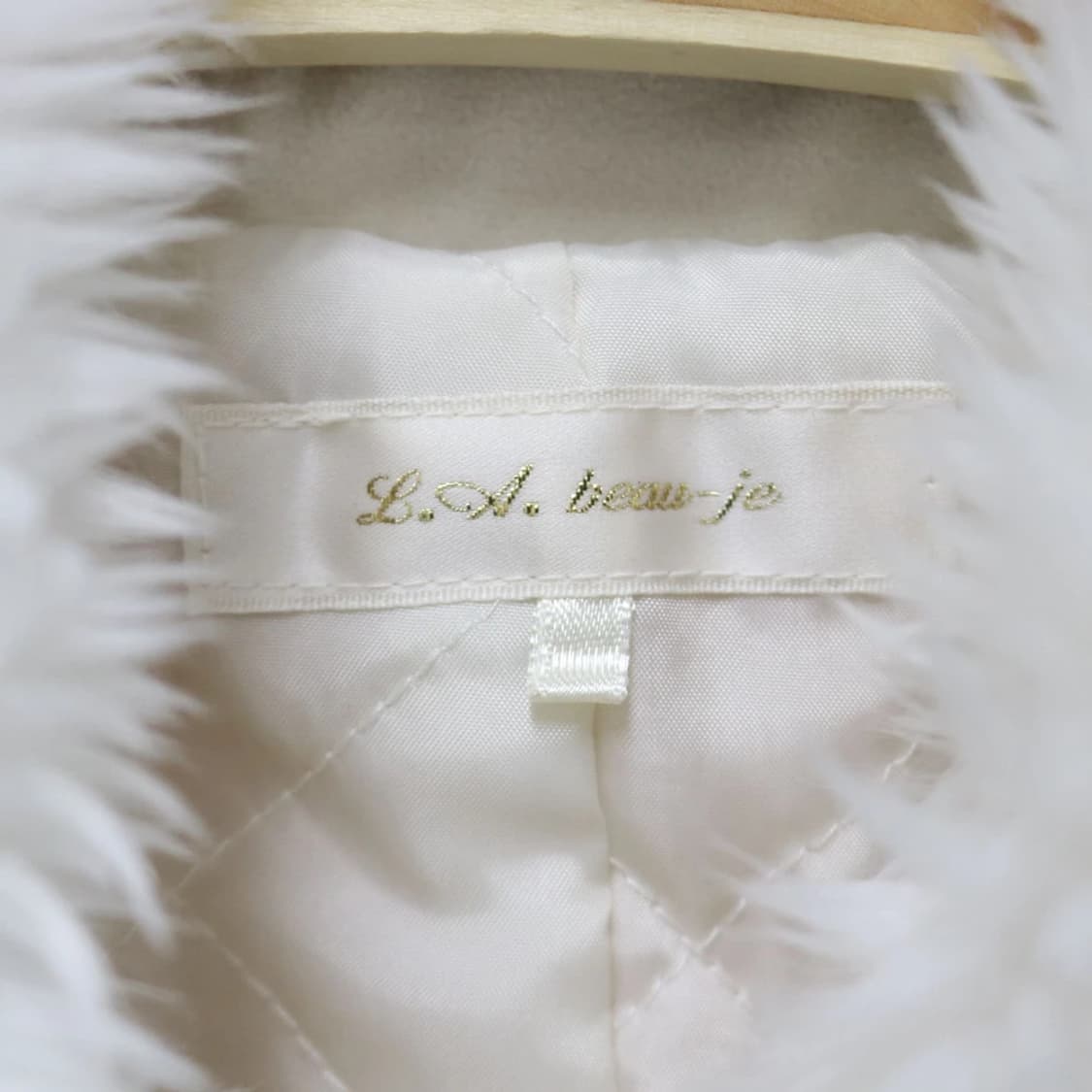 L.A. BEAU-JE 화이트 퍼 스웨이드 자켓 64320 상품이미지7