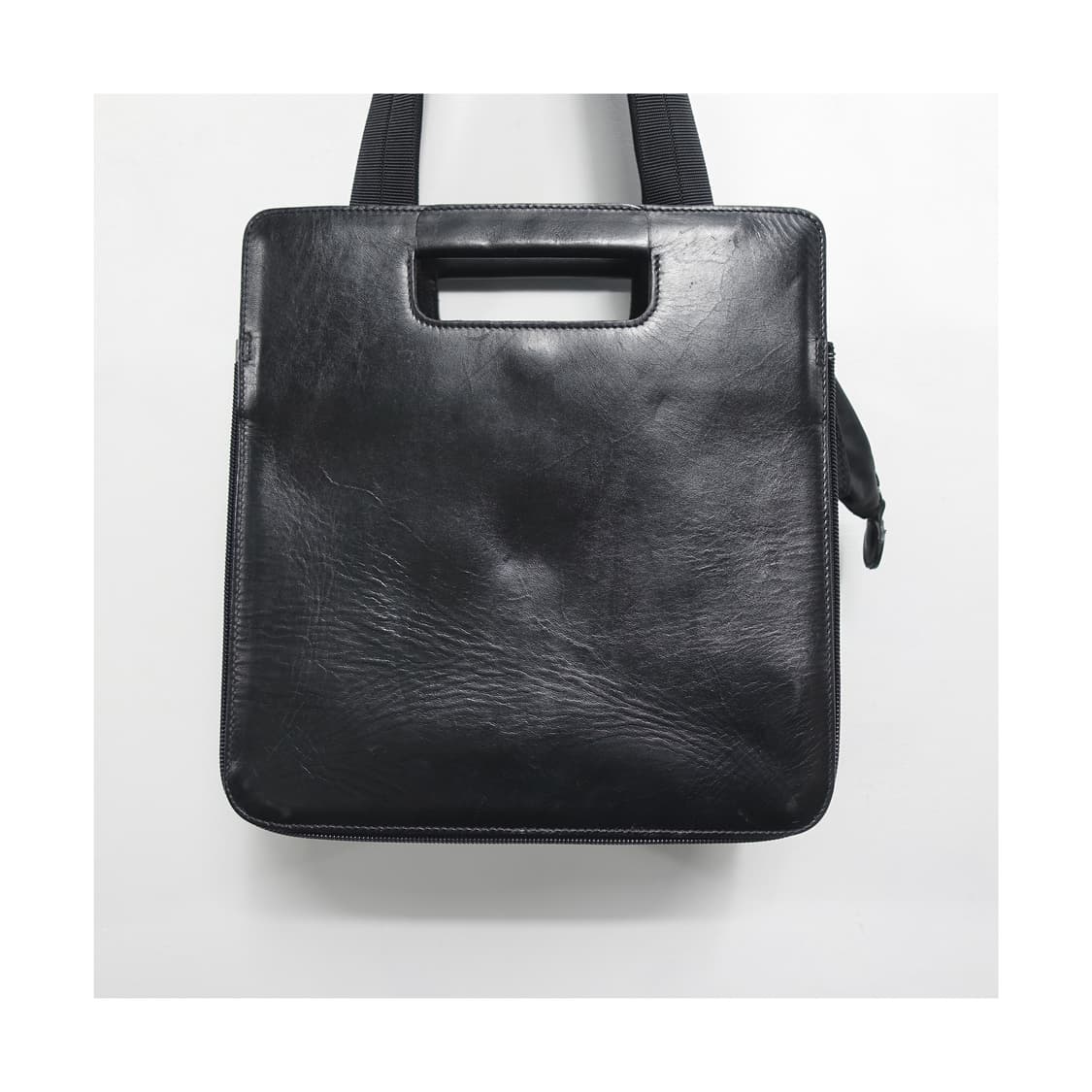 ISSEYMIYAKE 오리가미 확장 변형 파우치 핸들 레더 숄더백  상품이미지8