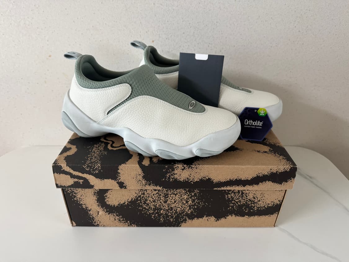 오클리 팩토리 팀 x 브레인 데드 스웨이드 플래시 릴리 패드 스니커즈 상품이미지1