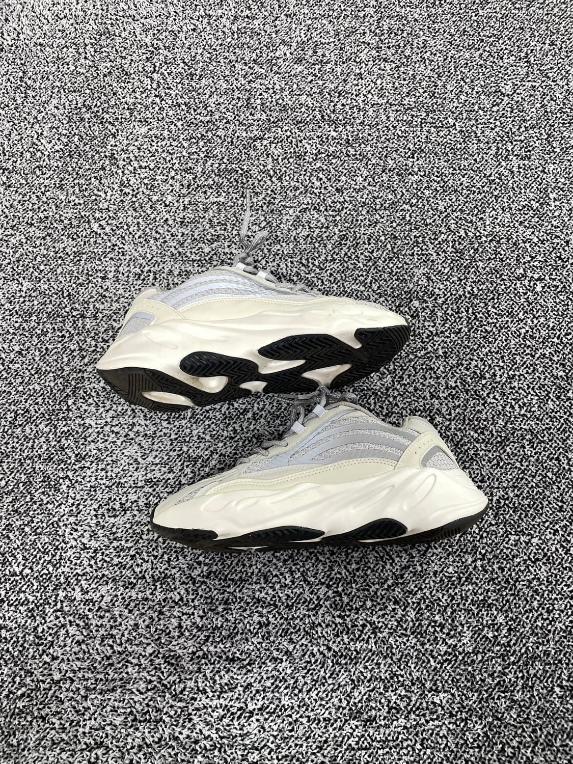 빈티지9. 아디다스 이지 부스트 700 V2 스태틱 운동화 러닝화 상품이미지5