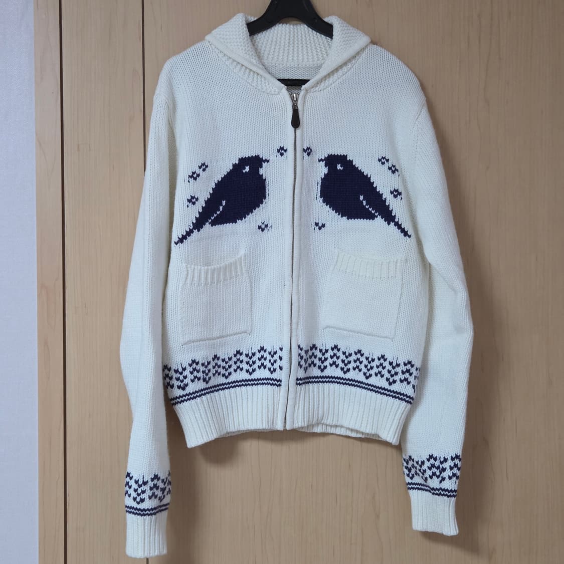 새상품) 드파운드 헤비 자카드 집업 니트 파랑새 가디건 카리나 착용 상품이미지6