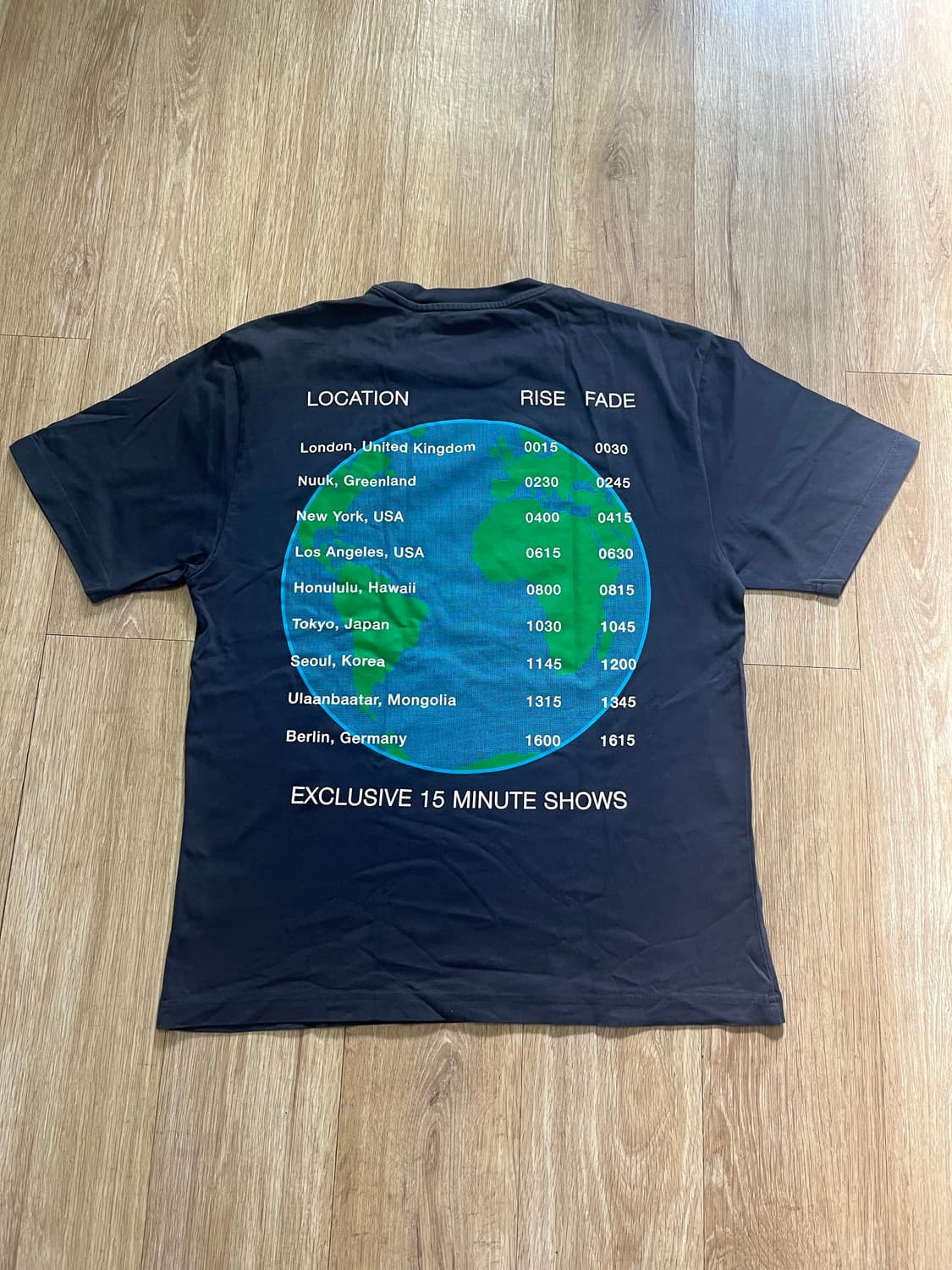 팔라스(Palace) 네이비색상 반팔 티셔츠 사이즈M 판매합니다 상품이미지3