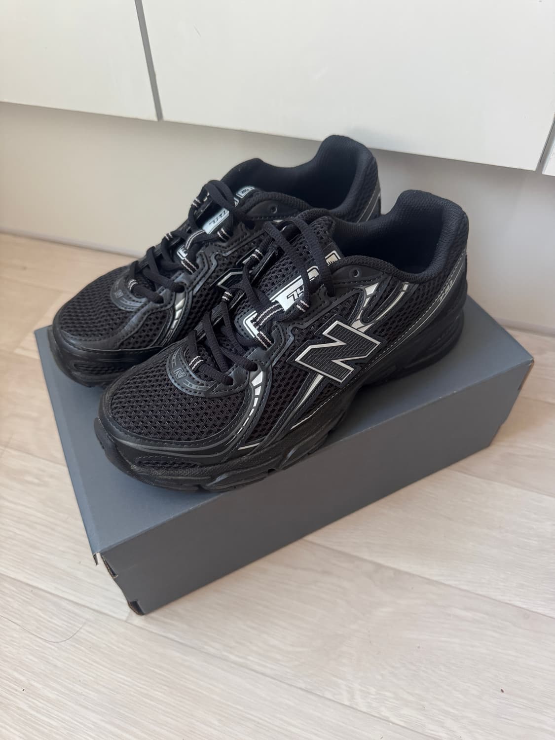 뉴발란스 740 블랙 실버 운동화 240 / U740BM2 (BLACK  상품이미지1