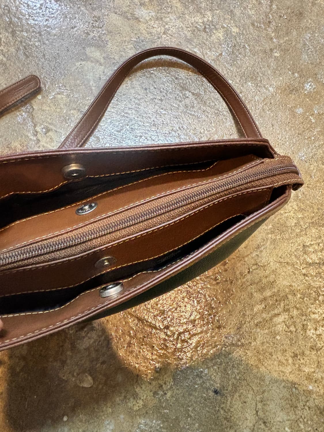 라코스테 클래식 가죽 크로스백 상품이미지5