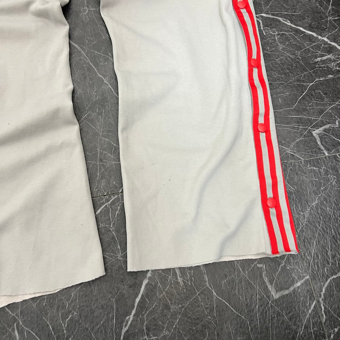 아디다스 레드 삼선 사이드 스냅버클 와이드 트랙팬츠 상품이미지10