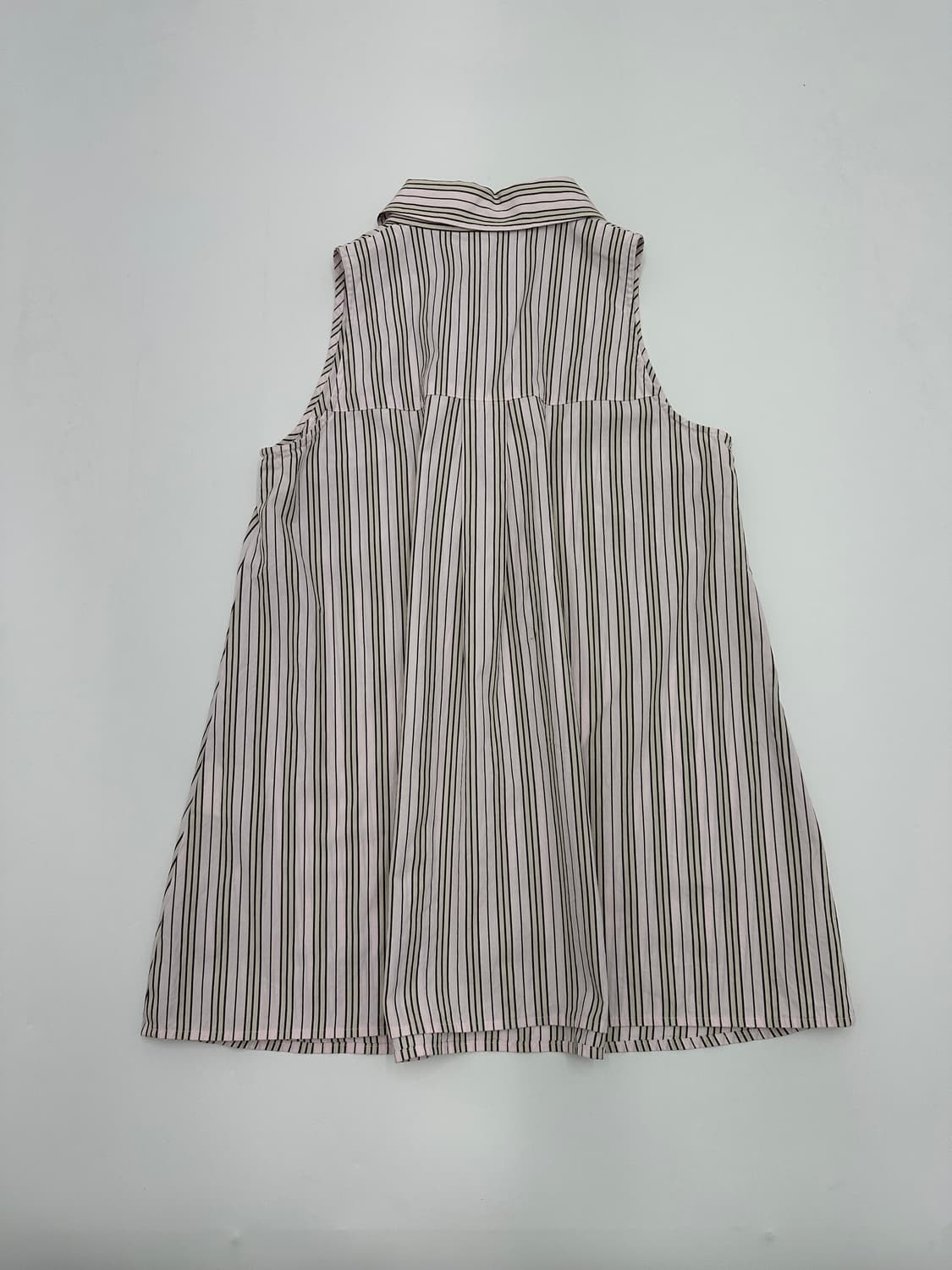 버버리 블루라벨 프릴 슬리브리스 셔츠 상품이미지2