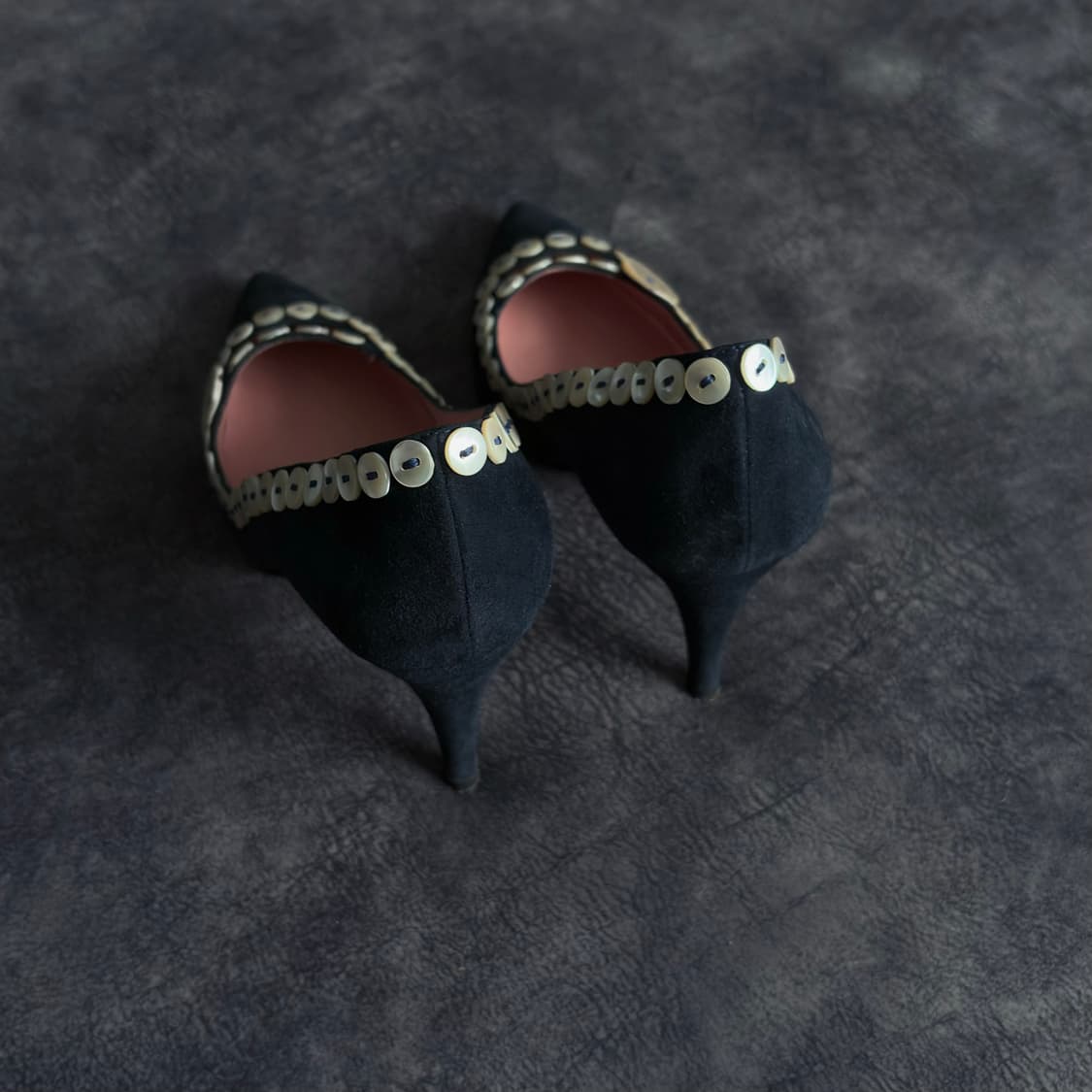 모스키노 버튼 디테일 힐 상품이미지7