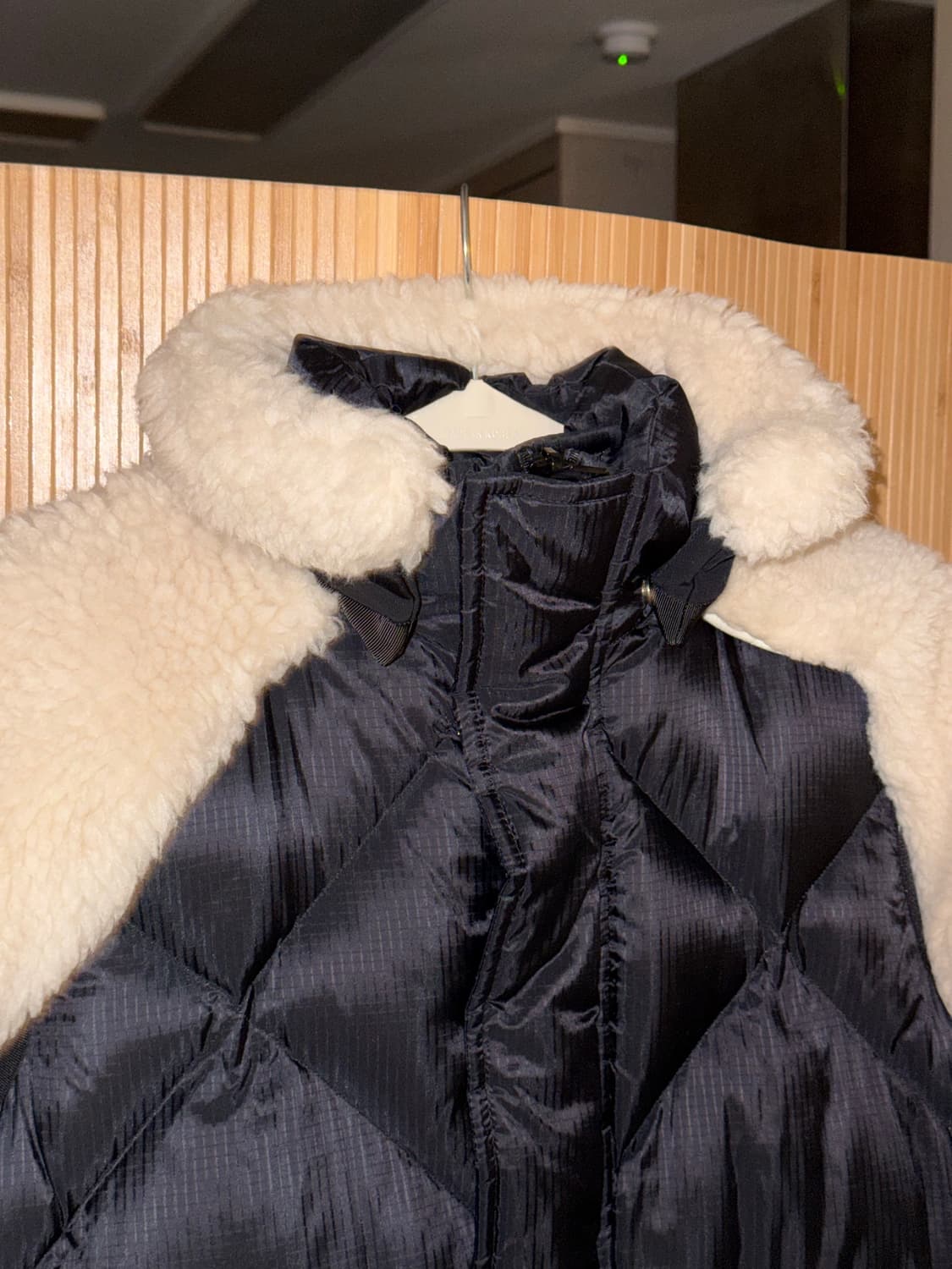 사카이 시어링 블루종 퍼 자켓 블랙/에크루 상품이미지3