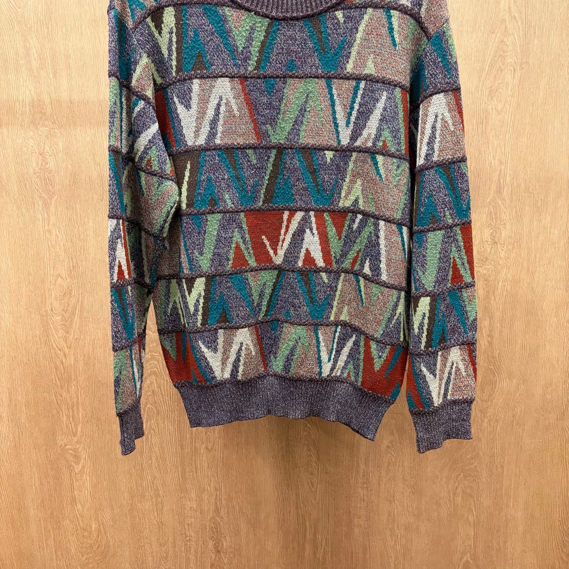 미쏘니 스포츠 니트 V자형 패턴 리브 마감 기하학 디테일 카키 상품이미지5