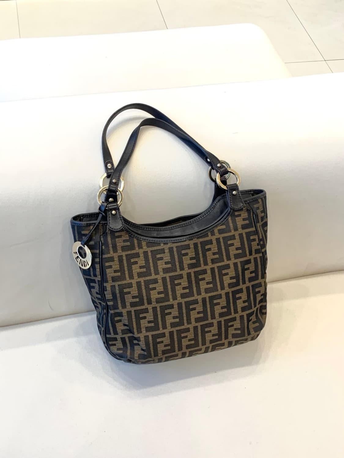 펜디 쥬카 캔버스 토트백 (정품) 상품이미지1