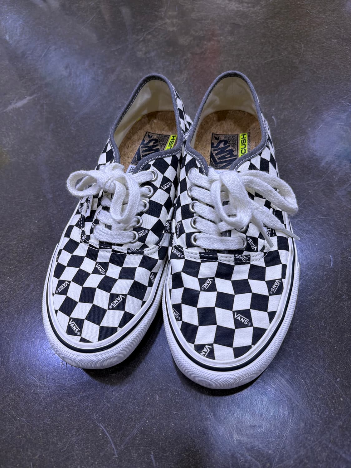 반스 어센틱 체커보드 블랙 앤 화이트 스니커즈 250 상품이미지2