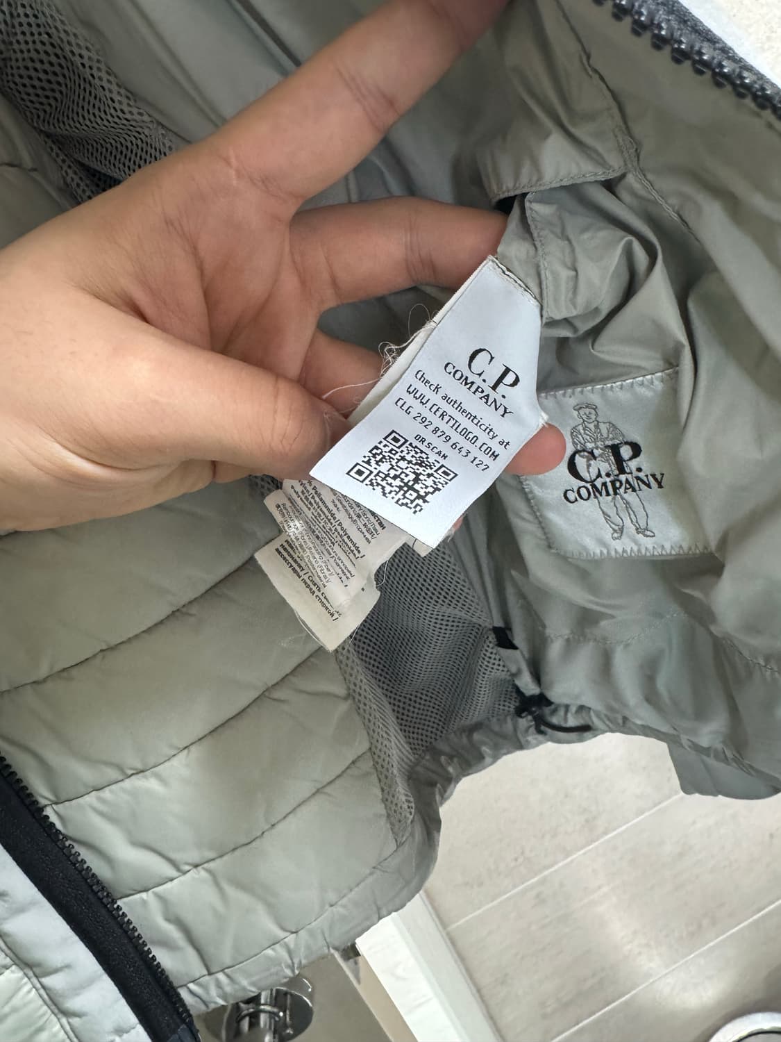 Cp컴퍼니 경량패딩 상품이미지3