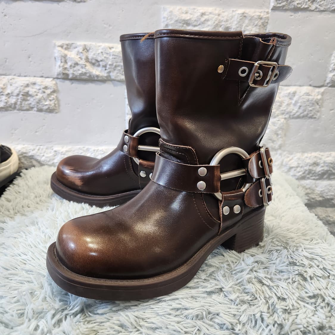 브라운 하네스 미들부츠 / 빈티지 무드 / 버클 디테일
235 상품이미지4