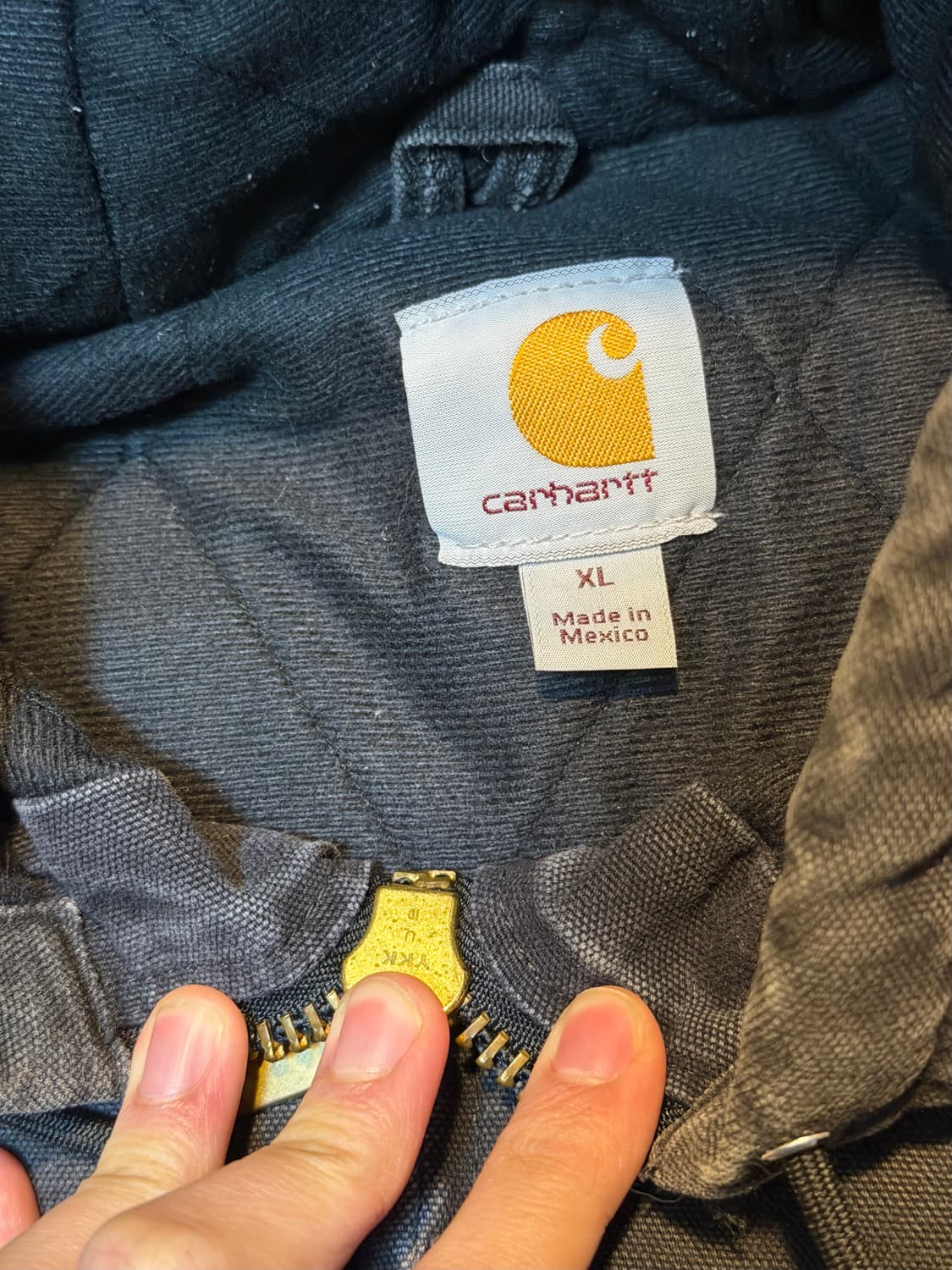 칼하트 J130 액티브 후드 가죽탭 워크자켓 BLK 상품이미지3