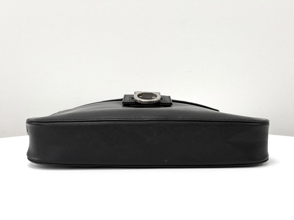 페라가모 간치니 사피아노 레더 숄더백 상품이미지5