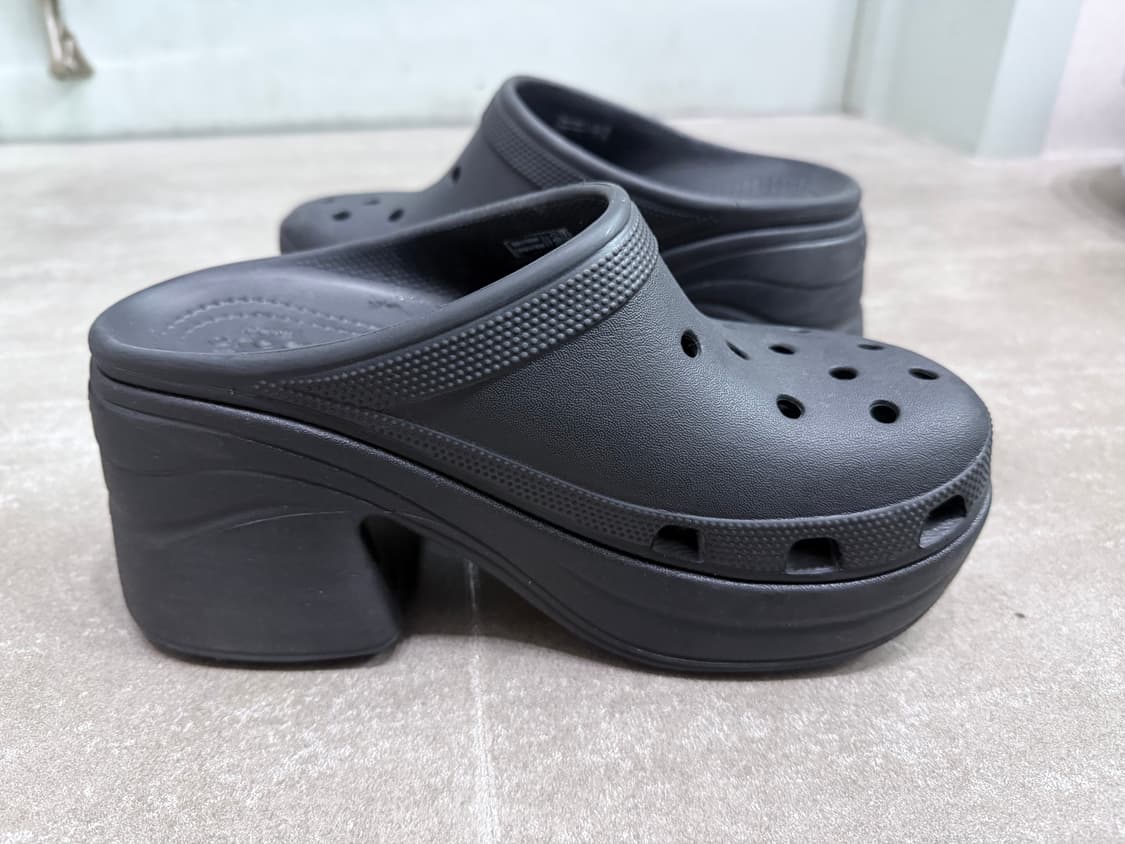 크록스 사이렌 클로그 블랙 6 (250) 상품이미지2