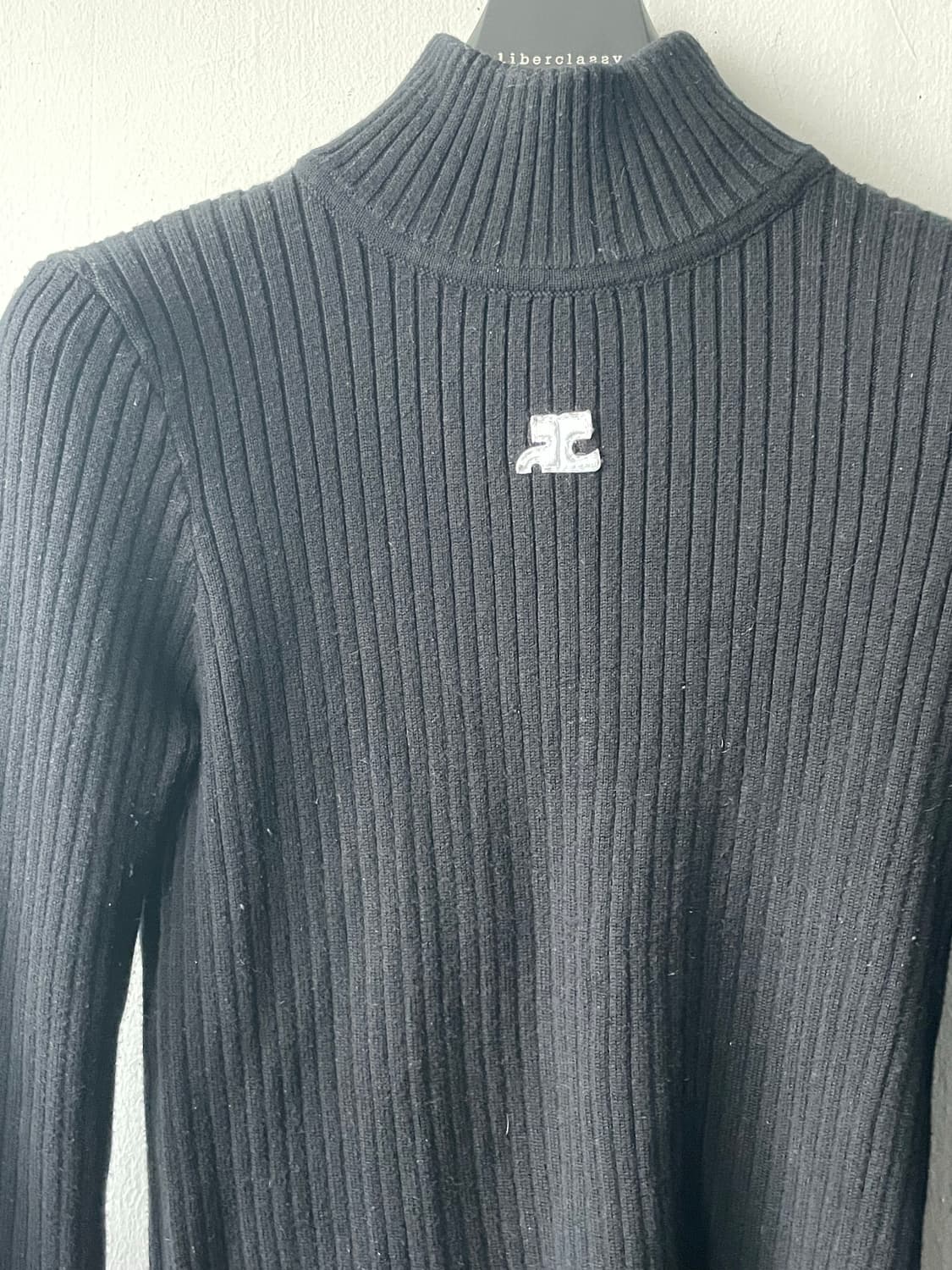 꾸레쥬(courreges) 모크넥 립 스웨터팝니다. 상품이미지5