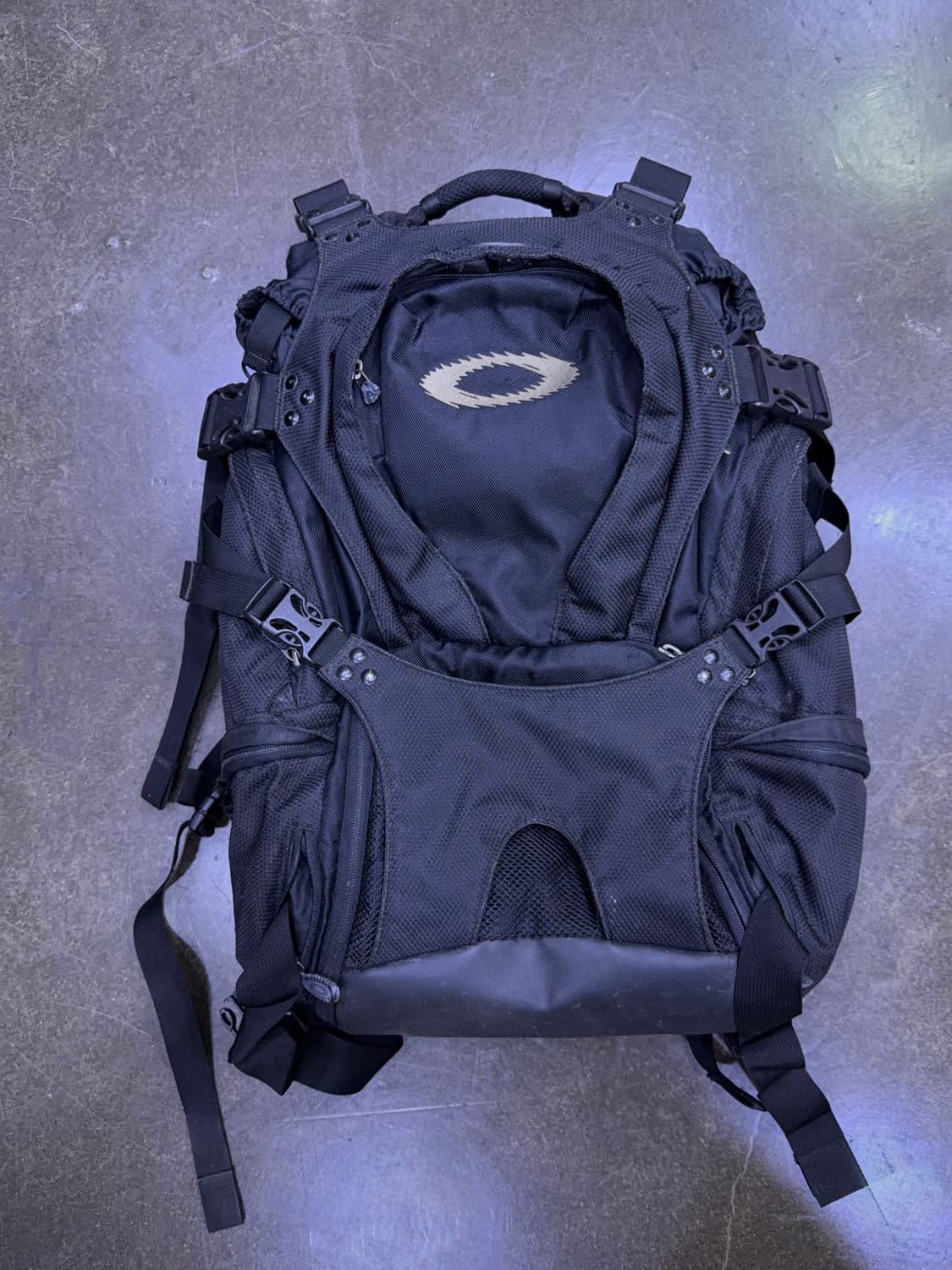 오클리 택티컬 멀티 유틸리티 백팩 블랙 상품이미지1