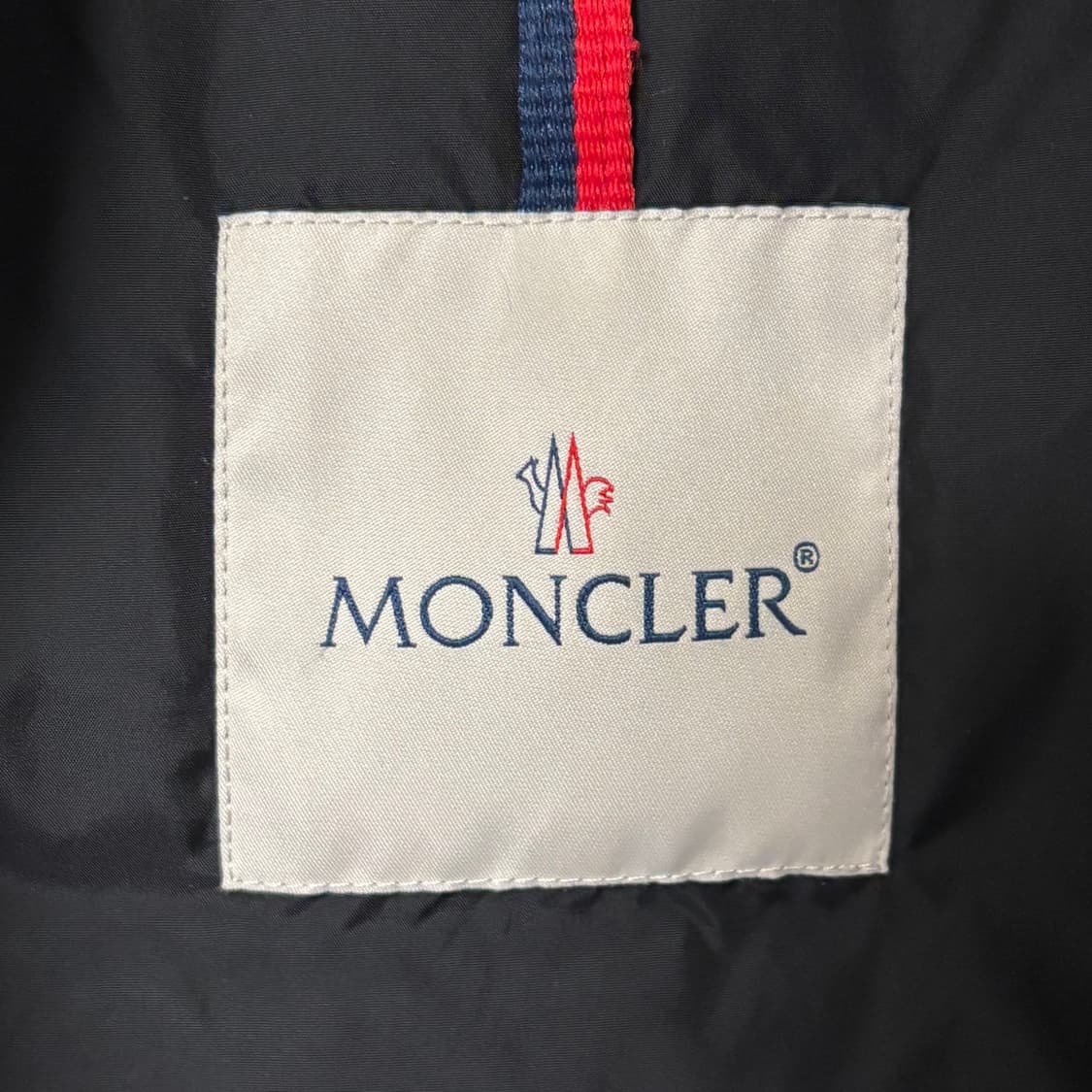 [3/당일배송] 몽클레어 아미오 쇼트 다운 자켓 3 Size 상품이미지3