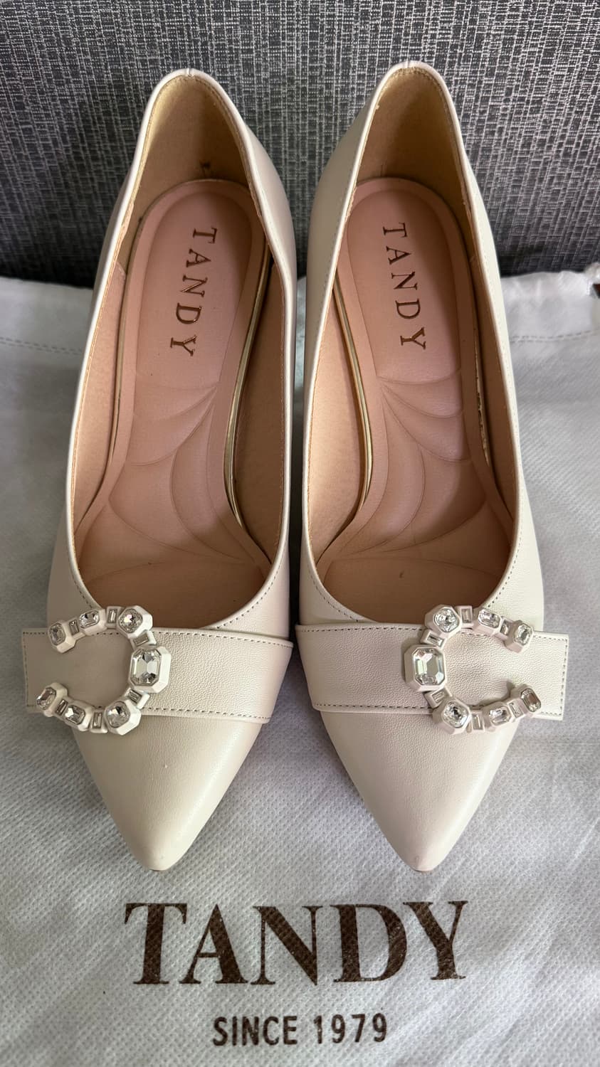 탠디 Tandy 주얼 장식 버클 아이보리 가죽 구두 미들힐 펌프스 슈즈 상품이미지1
