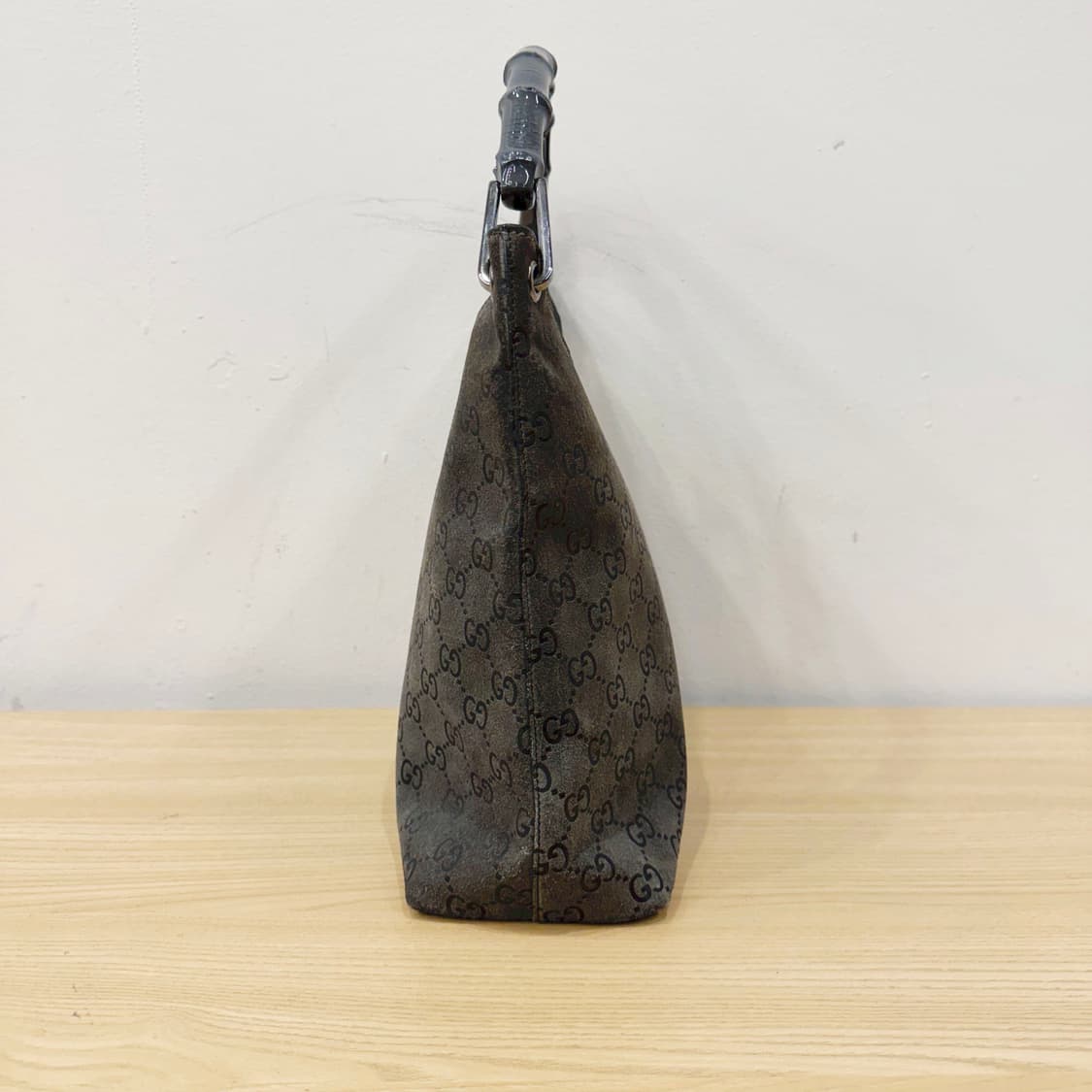 구찌 숄더백 GG 모노그램 캔버스 뱀부 핸들 디테일 브라운 상품이미지3