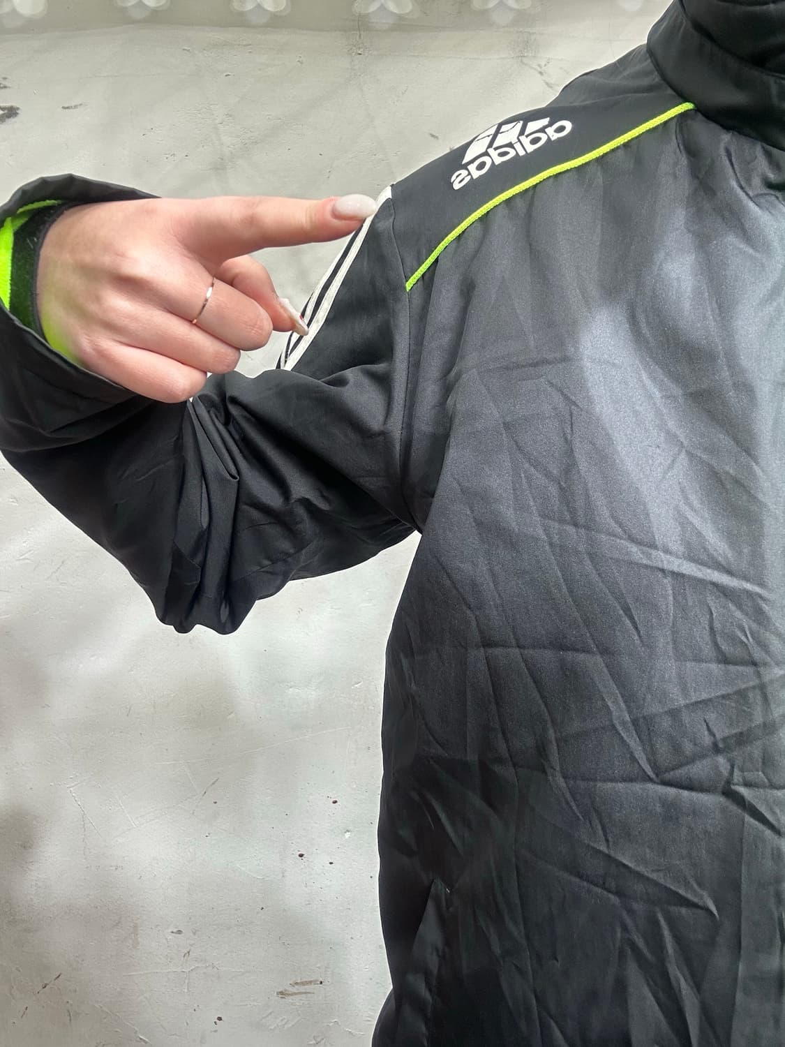 아디다스 블랙 빅 로고 화이트 삼선 바람막이 자켓  상품이미지4