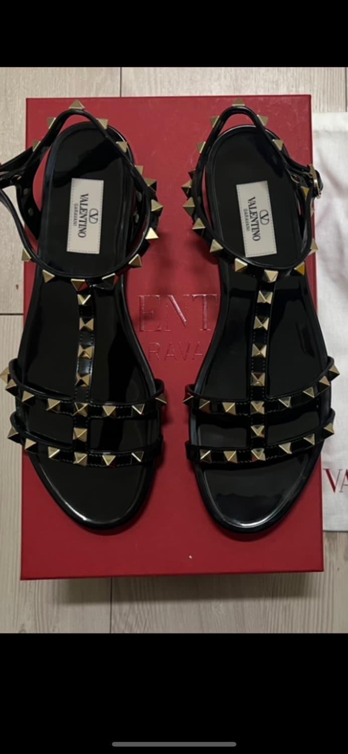 발렌티노 락스터드 플랫 샌들 250mm 상품이미지5