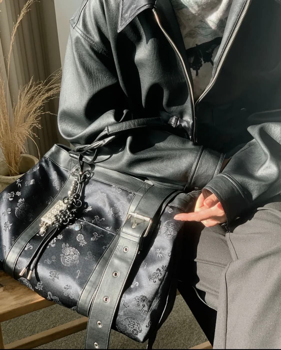 칠 하나 투 구육 | 댕기백 숄더백 크로스백 블랙 상품이미지4