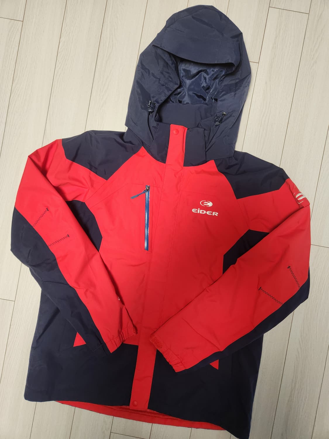 새상품급) 아이더 배색 디펜더 방수 등산 자켓 사이즈100 L

여러 중 상품이미지1