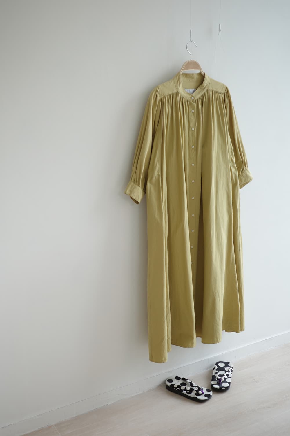 LAKOLE • 겨자색 퍼프 소매 샤링 셔츠  롱원피스 상품이미지2