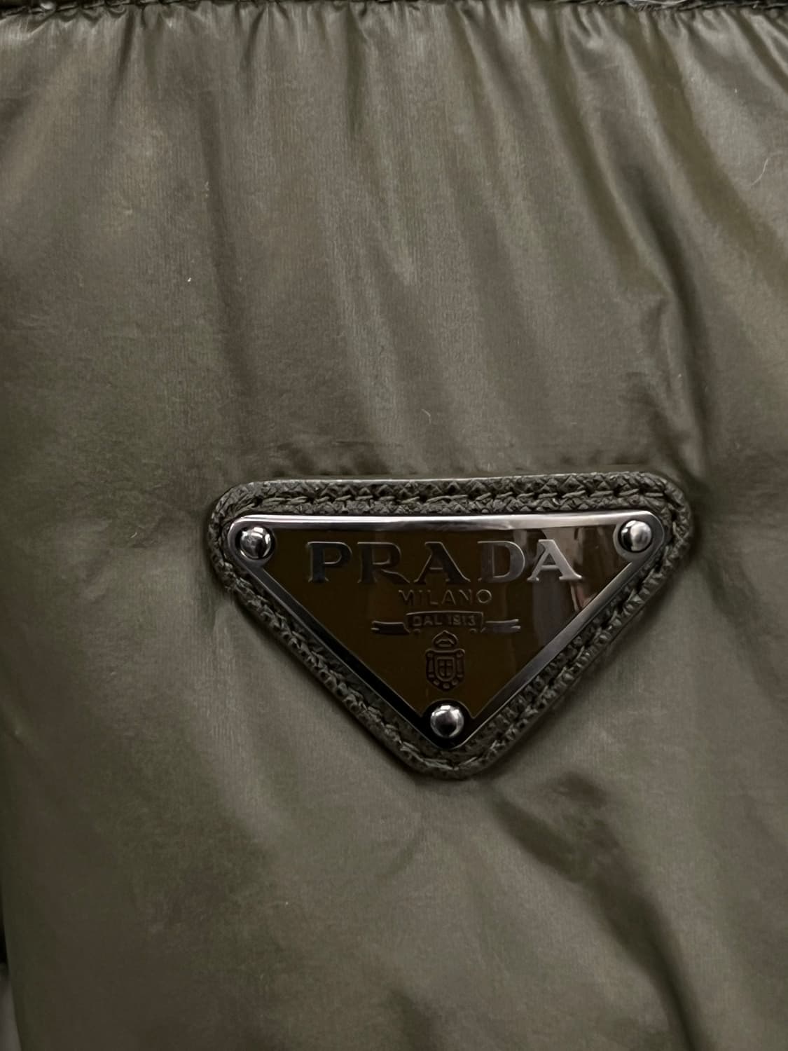 프라다 삼각로고 나일론 후드 패딩 상품이미지4