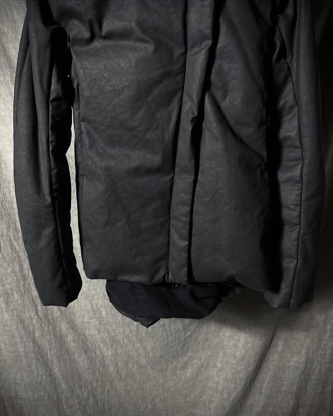 masnada 비대칭 후드 왁스 코팅 패딩 상품이미지4