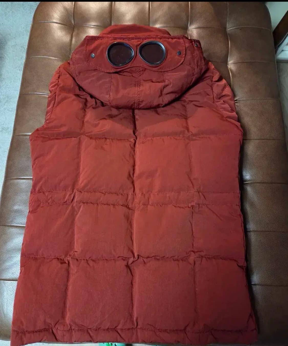 Cp컴퍼니 덕다운 고글 패딩 레드 95 상품이미지2