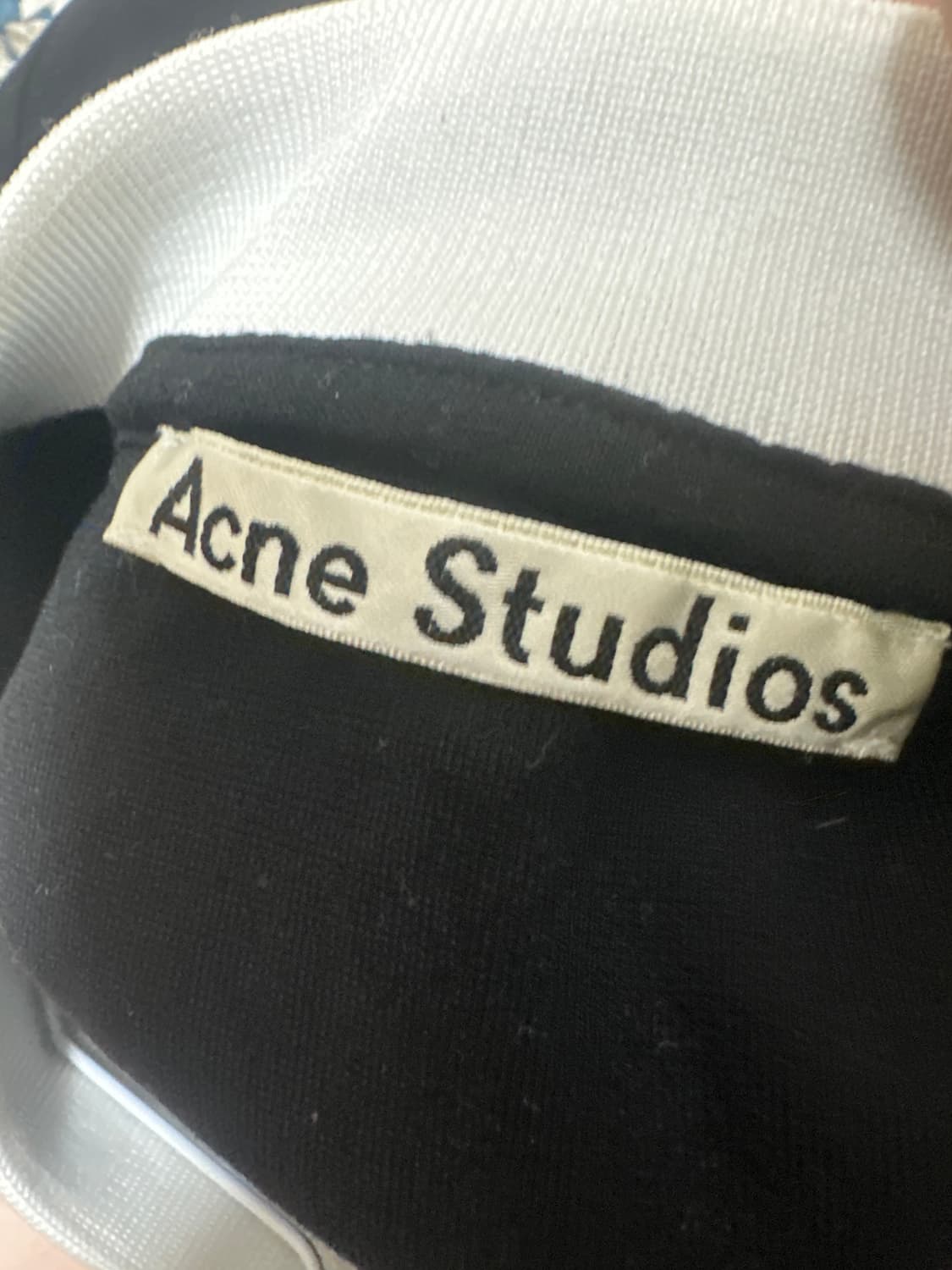 Acne Studios 넥라인 로고 반팔 상품이미지1