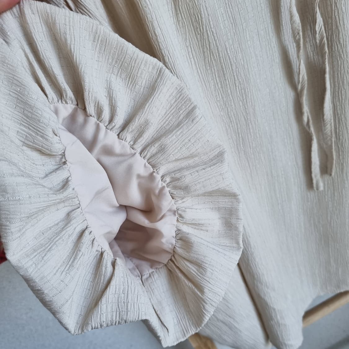 JPN Cream Ribbon Puff Blouse 상품이미지4
