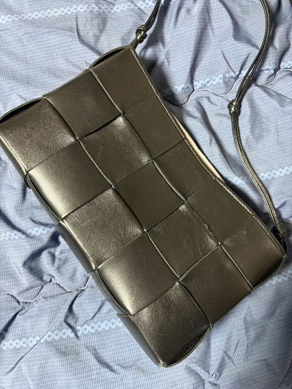 보테가베네타 카세트 스트랩 파우치 블랙 상품이미지3