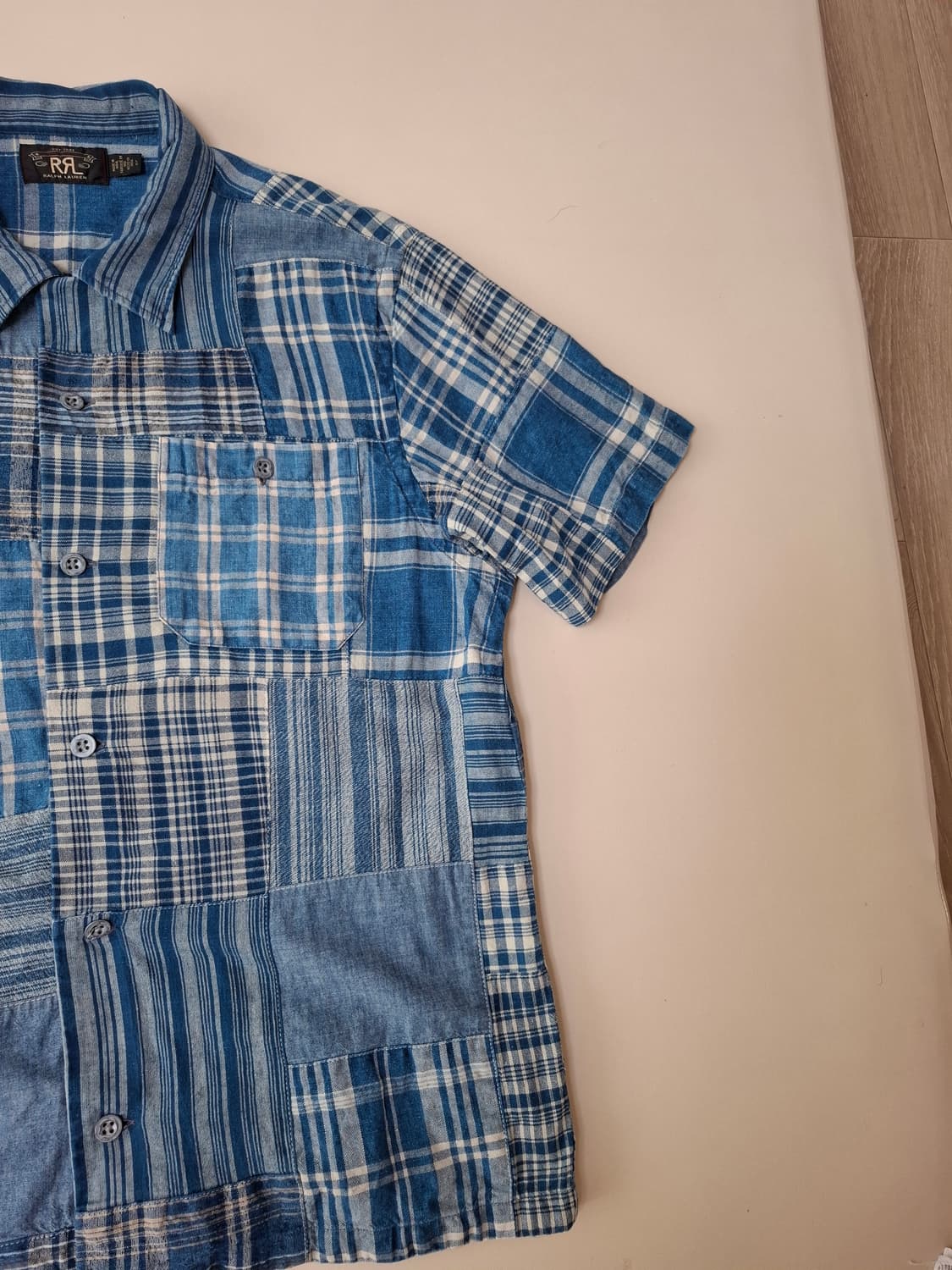 L 사이즈 RRL 인디고 블루 패치워크 반팔 셔츠입니다. 독특한 패치워크 상품이미지2