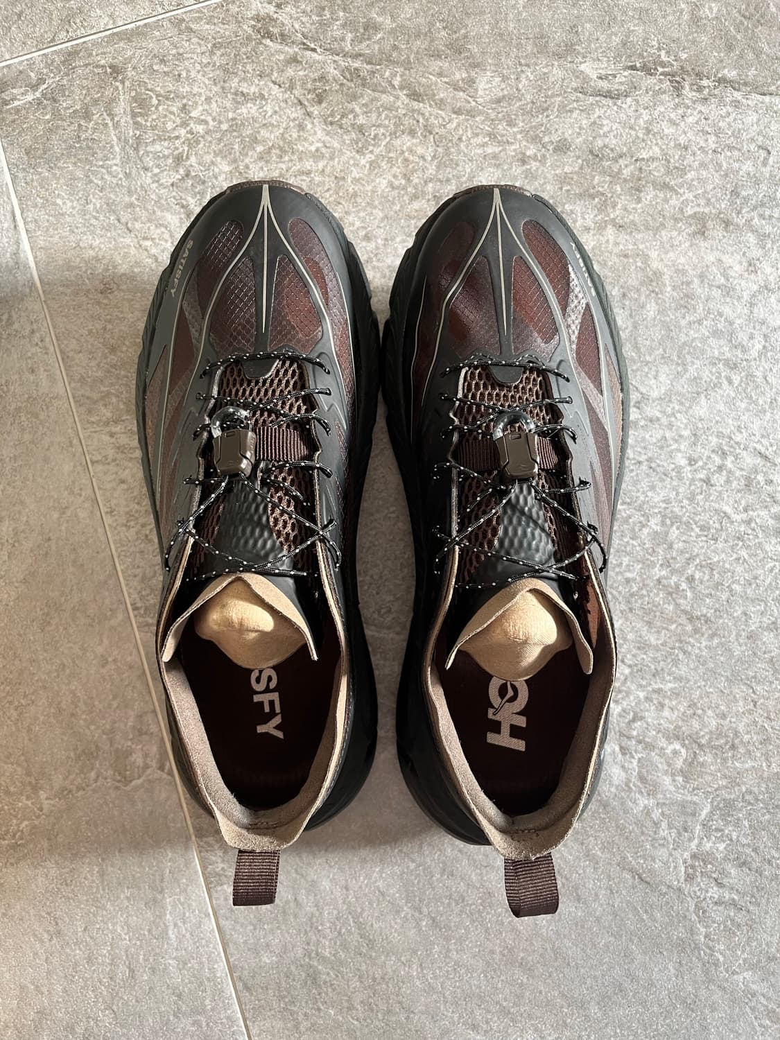 호카 x 새티스파이 마파테 스피드 4 라이트 커피 상품이미지2