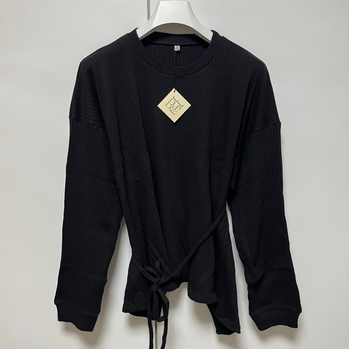 [XS,S,M]베이스레인지 25fw Shaw 랩 롱 슬리브리스 탑/블랙 상품이미지1