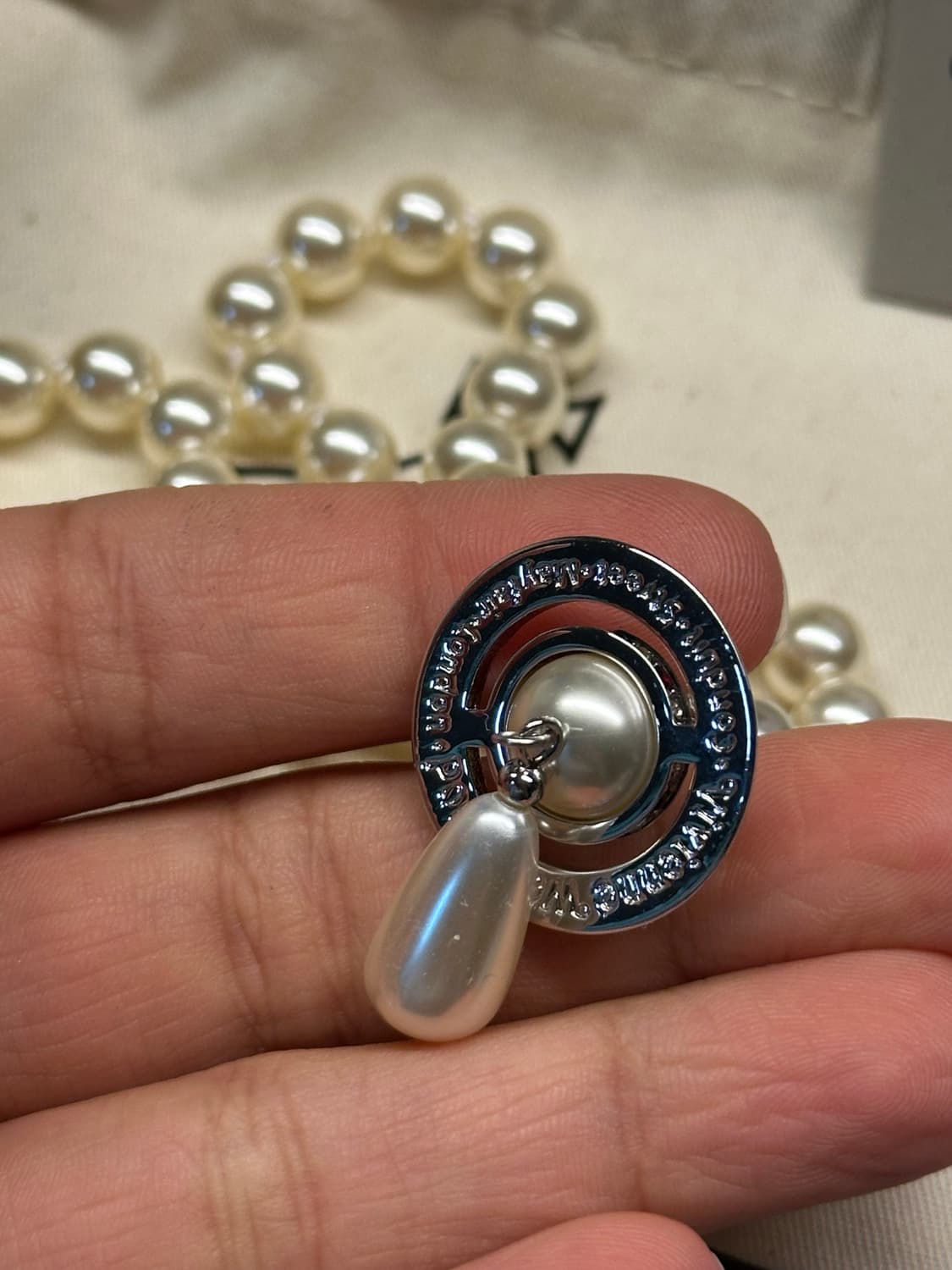 급처 풀박 네고가능) 비비안 웨스트우드 원 로우 펄 드롭 초커 목걸이 상품이미지5