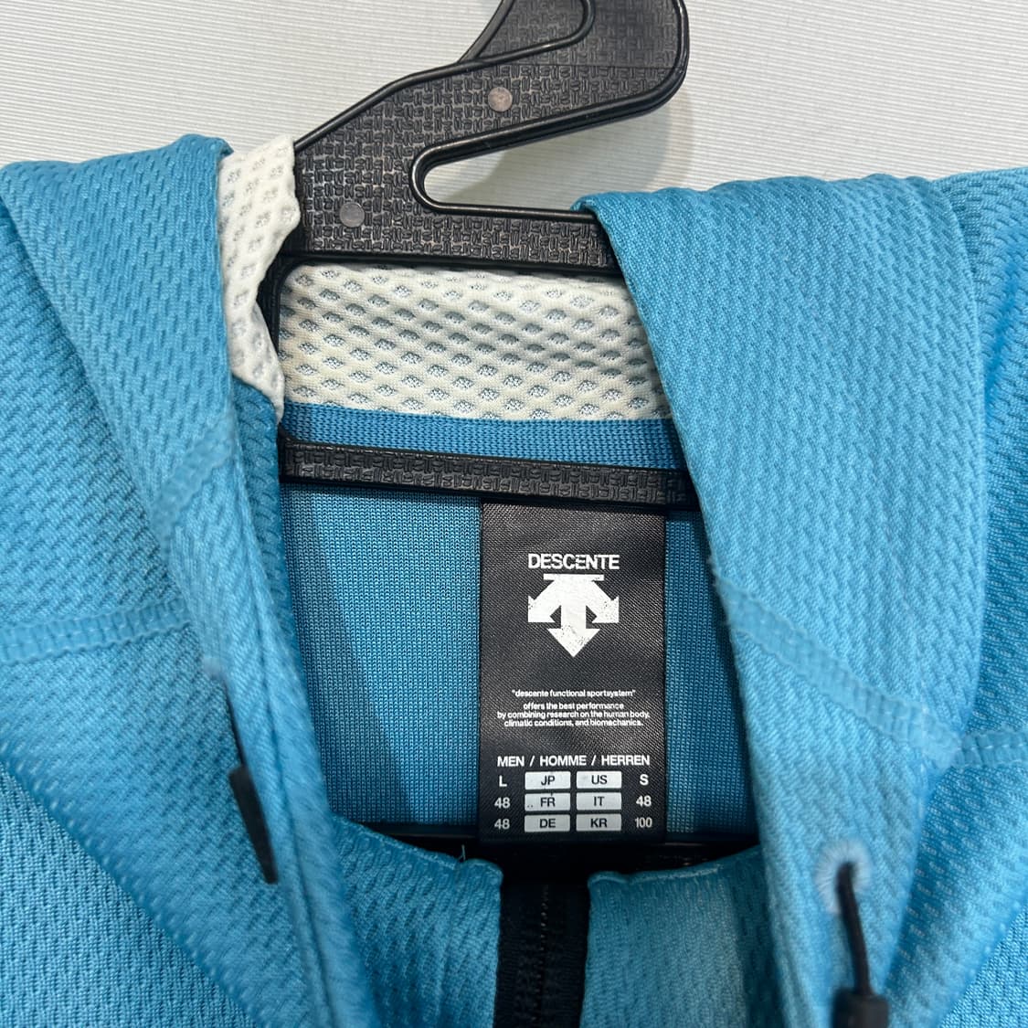 데상트 남성 후드 집업 100 상품이미지2