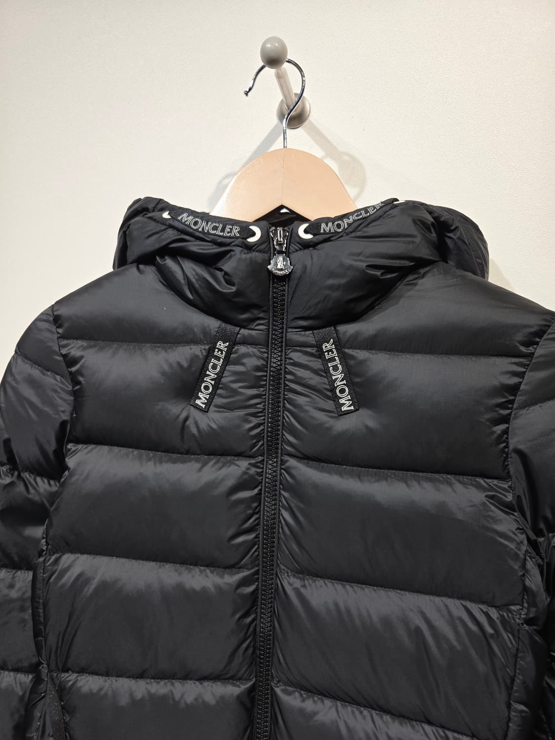 몽클레어 키즈 블랙 패딩 점퍼 후드(12A) 상품이미지3