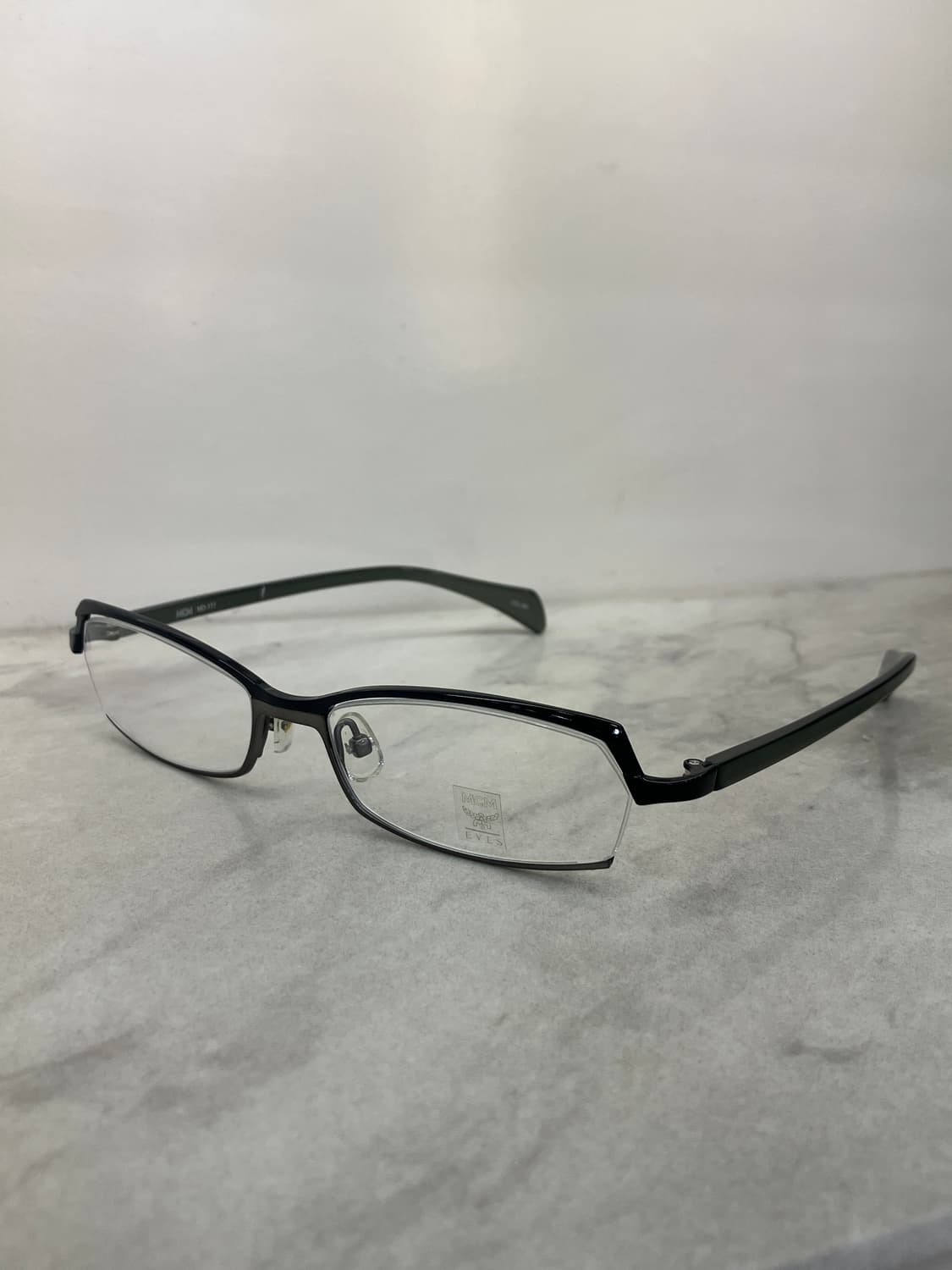 엠씨엠 MCM 블랙실버 소프트 스퀘어 와이어 메탈테 안경 상품이미지9