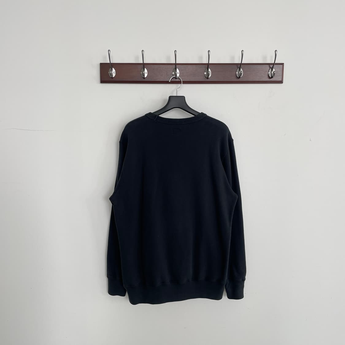 시피컴퍼니 블랙 로고 맨투맨 상품이미지5