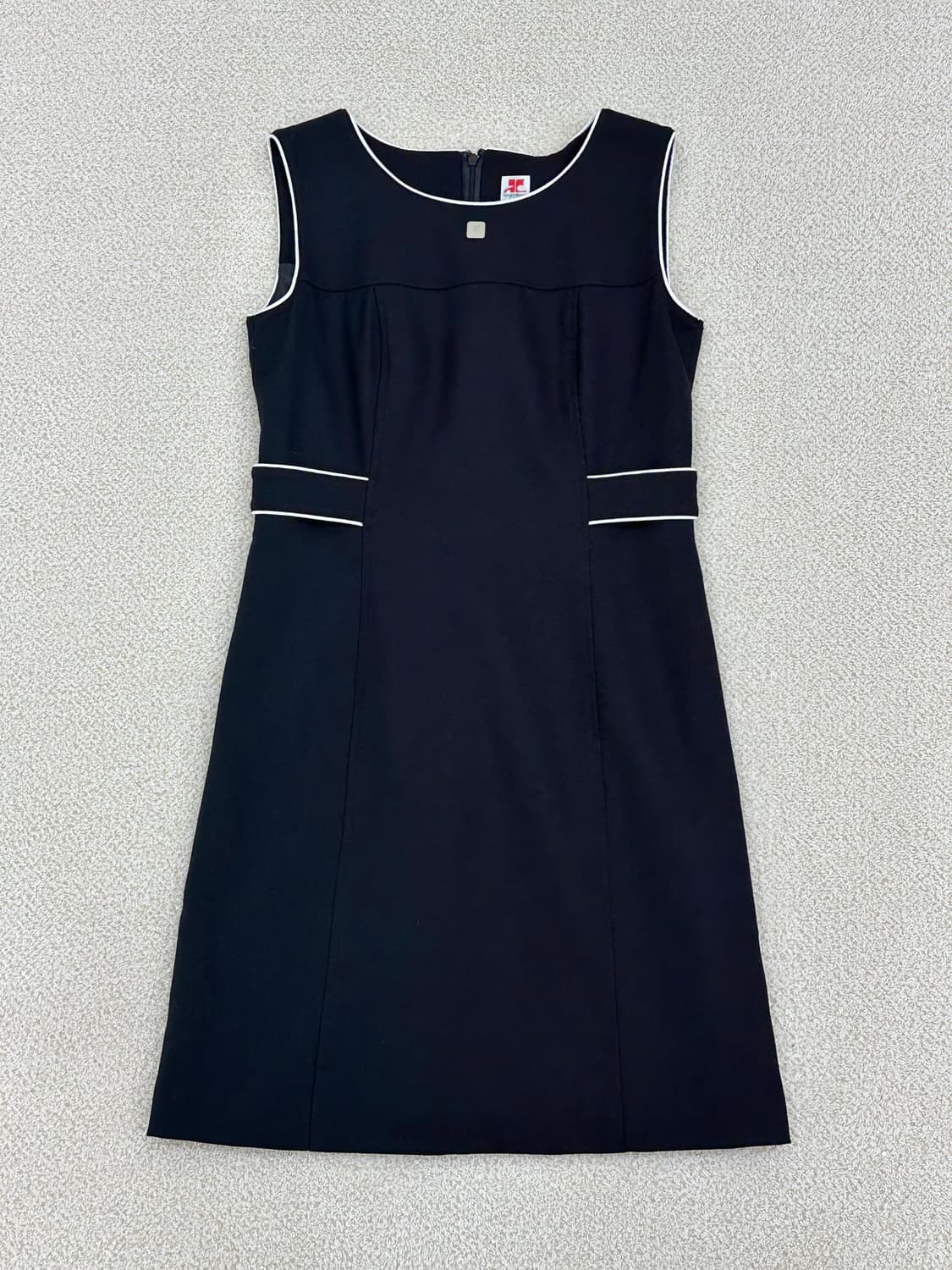 꾸레쥬 블랙 울 원피스 상품이미지1